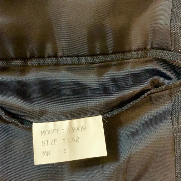 2 piece suit - Picture 3 of 4